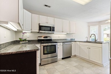 Welcome to this beautifully maintained three-bedroom - photo 22