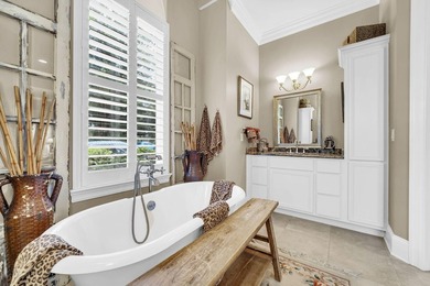 Welcome to an exceptional lakefront residence in the prestigious - photo 38