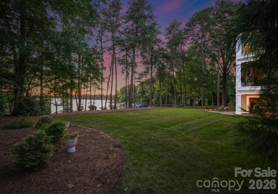 With breathtaking sunset views from nearly every room, this - photo 40