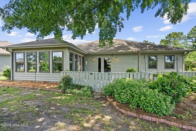 Welcome to this beautifully maintained three-bedroom - photo 50