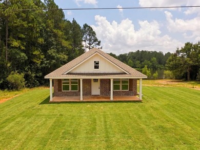 CUTE AS A BUTTON COTTAGE STYLE WATERFRONT home with large front - photo 26
