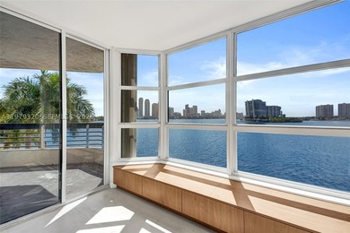 Spectacular residence at Mystic Pointe offering what is - photo 1