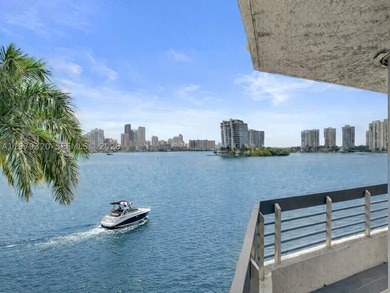 Spectacular residence at Mystic Pointe offering what is - photo 4