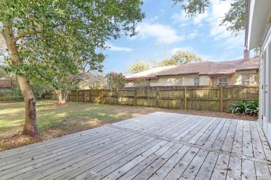 Welcome to 810 W. Lakeview Avenue, a charming 1944 Craftsman - photo 32