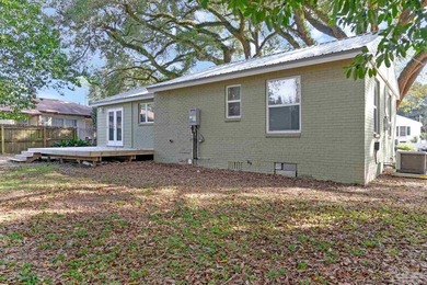 Welcome to 810 W. Lakeview Avenue, a charming 1944 Craftsman - photo 38