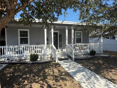 Beautifully remodeled 3-bedroom, 2.5-bath home that's completely - photo 2