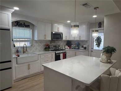 Beautifully remodeled 3-bedroom, 2.5-bath home that's completely - photo 6