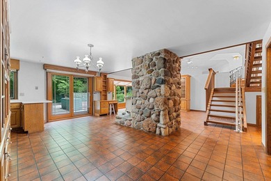 LIST PRICE IS $799,900 W/OPENING BID OF $500,000. Property may - photo 13