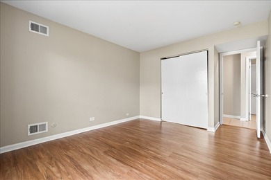 Best value in Rolling Meadows! This spacious 2-bedroom - photo 33