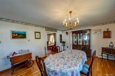 Welcome to this well-maintained and spacious 4-bedroom - photo 12