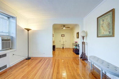 WELCOME TO FOREST HILLS SOUTH. DELUXE STUDIO APARTMENT. Very - photo 12