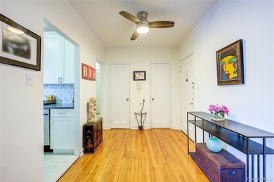 WELCOME TO FOREST HILLS SOUTH. DELUXE STUDIO APARTMENT. Very - photo 13