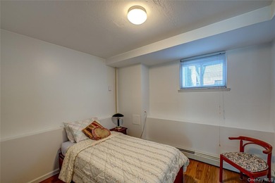 Welcome to this well-maintained and spacious 4-bedroom - photo 14