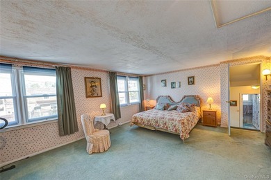 Welcome to this well-maintained and spacious 4-bedroom - photo 17