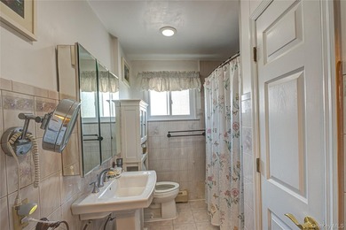 Welcome to this well-maintained and spacious 4-bedroom - photo 19