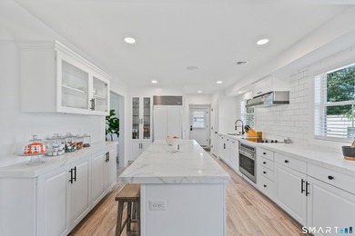 A turn-key investment opportunity in the heart of Mystic. This - photo 5