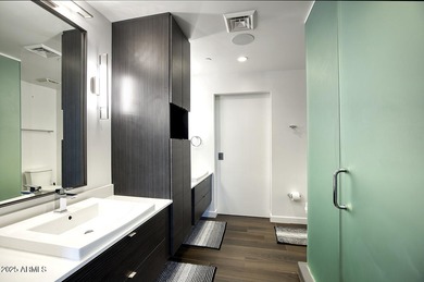 Enjoy iconic, unobstructed views of the Japanese Friendship