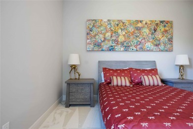 STUNNING BACKYARD WITH GORGEOUS PALMS!!!! HIGH CEILINGS AND SO