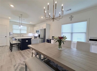 Serene lakefront living on a quiet cul-de-sac in the desirable - photo 5