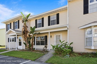 Welcome to Windsor Park, a small community of townhomes in the - photo 2