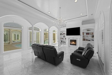 Stunning 1-level 5,000 SF Neoclassical Mediterranean Villa on 10 - photo 11