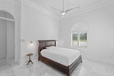 Stunning 1-level 5,000 SF Neoclassical Mediterranean Villa on 10 - photo 18