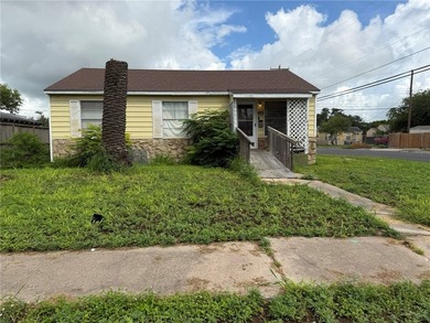 Investment property!! This property offers 3 bedrooms - 2 - photo 1