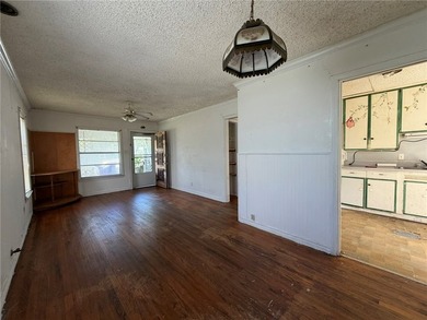 Investment property!! This property offers 3 bedrooms - 2 - photo 6