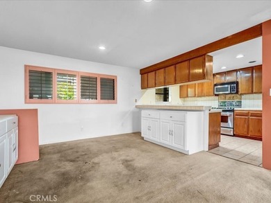 Welcome to Rose Terrace in Signal Hill! This spacious 2-bedroom - photo 11
