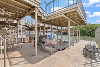 Enjoy the best of Lake LBJ living in this spacious 3-bedroom, 3 - photo 33
