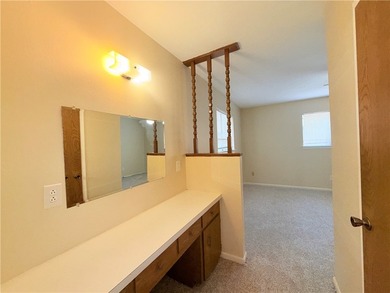 Great starter home with four-sided red brick. Formal living and - photo 10
