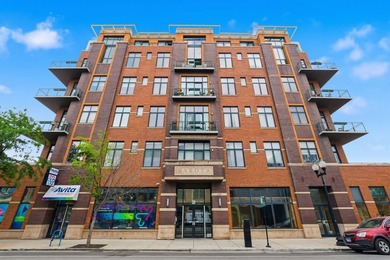 Rarely available 1 bed/1 bath Loft in The Dakota - a coveted - photo 1