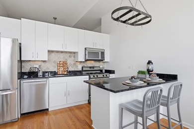 Rarely available 1 bed/1 bath Loft in The Dakota - a coveted - photo 7