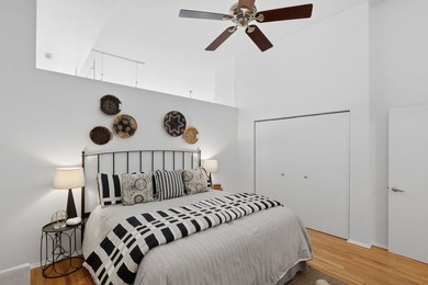 Rarely available 1 bed/1 bath Loft in The Dakota - a coveted - photo 10