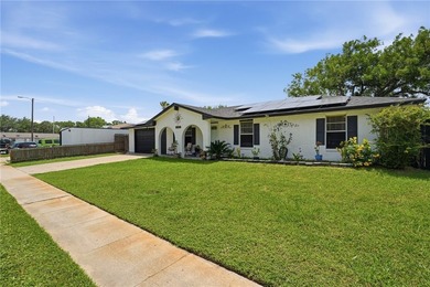 Welcome to this beautifully maintained 4-bedroom, 2-bathroom - photo 3