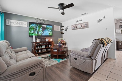 Welcome to this beautifully maintained 4-bedroom, 2-bathroom - photo 6