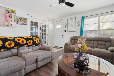 Welcome to this beautifully maintained 4-bedroom, 2-bathroom - photo 7