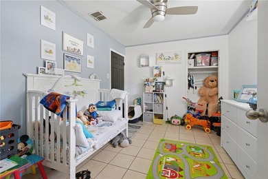Welcome to this beautifully maintained 4-bedroom, 2-bathroom - photo 9