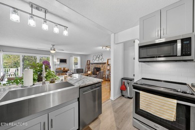 This beautiful renovated 3-bedroom, 3-bath home in the Lake - photo 13
