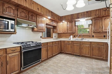 Discover the perfect blend of privacy, space, and lake living on - photo 14
