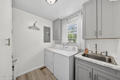 This beautiful renovated 3-bedroom, 3-bath home in the Lake - photo 14