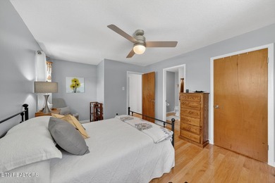 This beautiful renovated 3-bedroom, 3-bath home in the Lake - photo 16