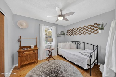This beautiful renovated 3-bedroom, 3-bath home in the Lake - photo 21