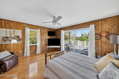 This beautiful renovated 3-bedroom, 3-bath home in the Lake - photo 24