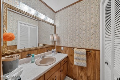 This beautiful renovated 3-bedroom, 3-bath home in the Lake - photo 26