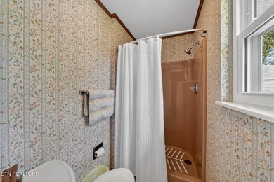 This beautiful renovated 3-bedroom, 3-bath home in the Lake - photo 27