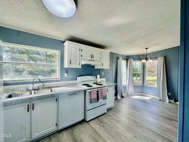 Welcome home!! This charming and cozy 3-bedroom, 2- bath home - photo 8