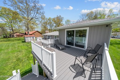 This beautiful renovated 3-bedroom, 3-bath home in the Lake - photo 30