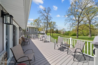 This beautiful renovated 3-bedroom, 3-bath home in the Lake - photo 33