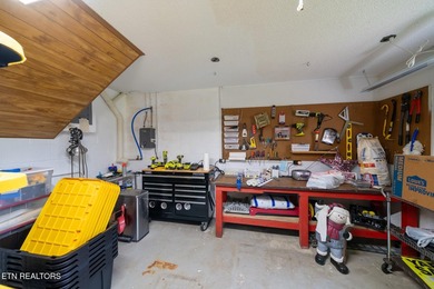This beautiful renovated 3-bedroom, 3-bath home in the Lake - photo 36